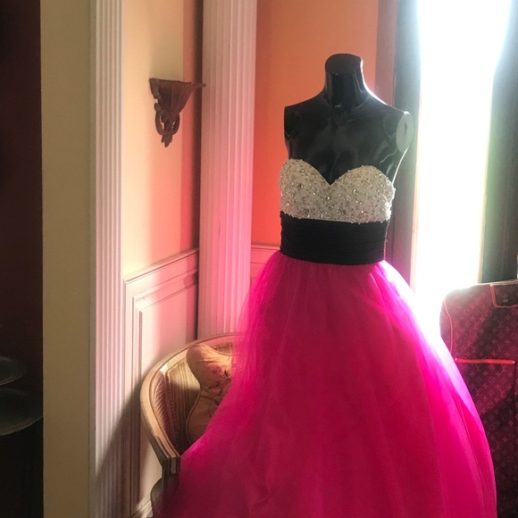 New David’s Bridal Formal Sequins Top Dress - Picture 2 of 7